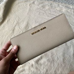 BRAND NEW Michael Kors Slim Wallet NWT!